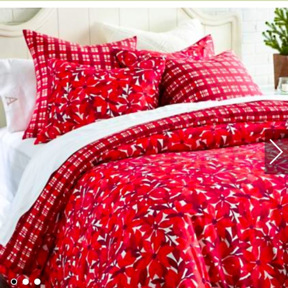 Pointsetta reversible duvet for queen size bed
